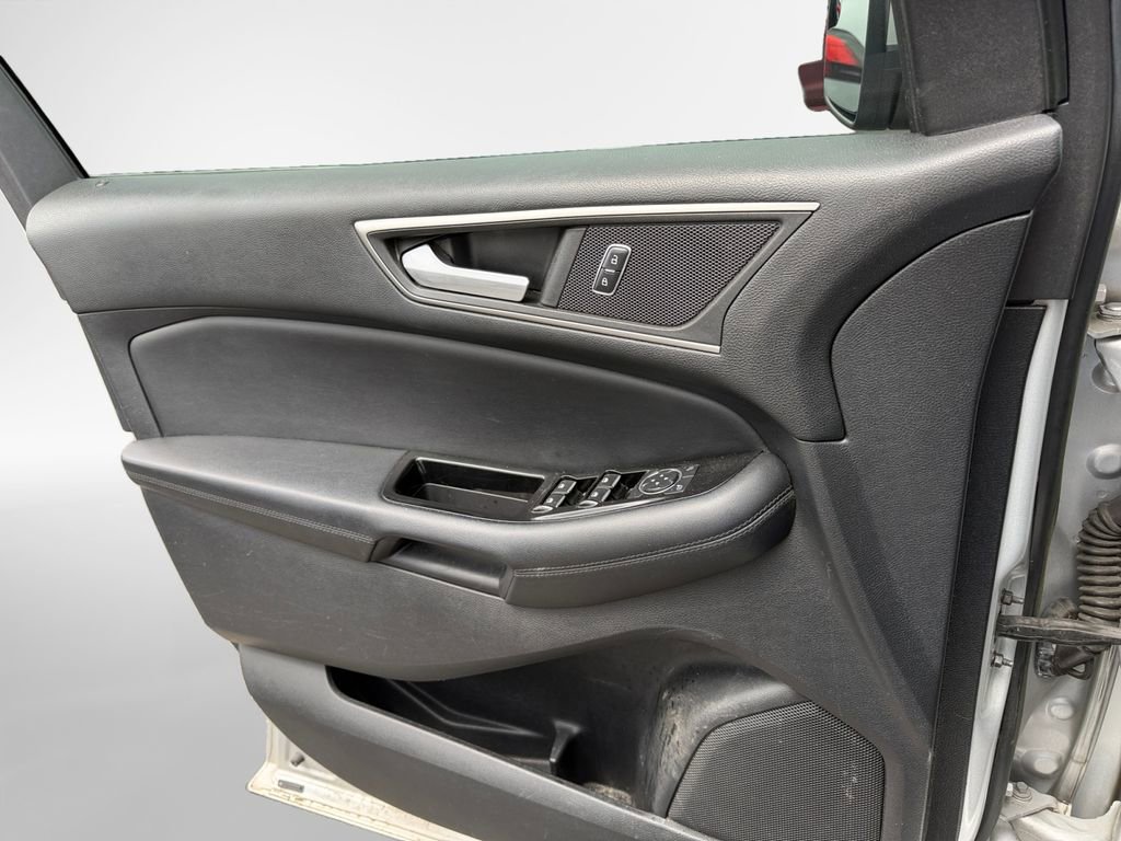 Used 2015 Ford Edge SEL w/ Equipment Group 201A AWD/4WD image 17