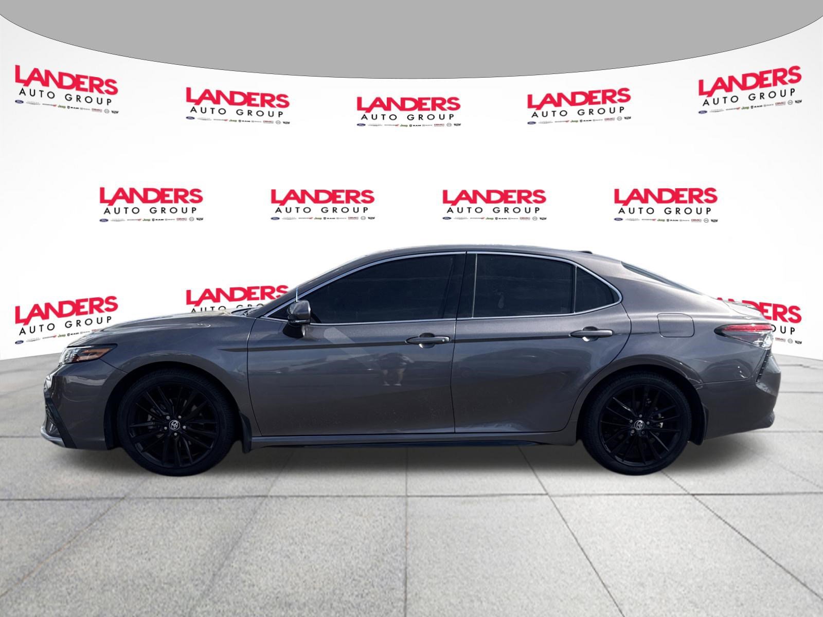 Used 2021 Toyota Camry XSE FWD image 6