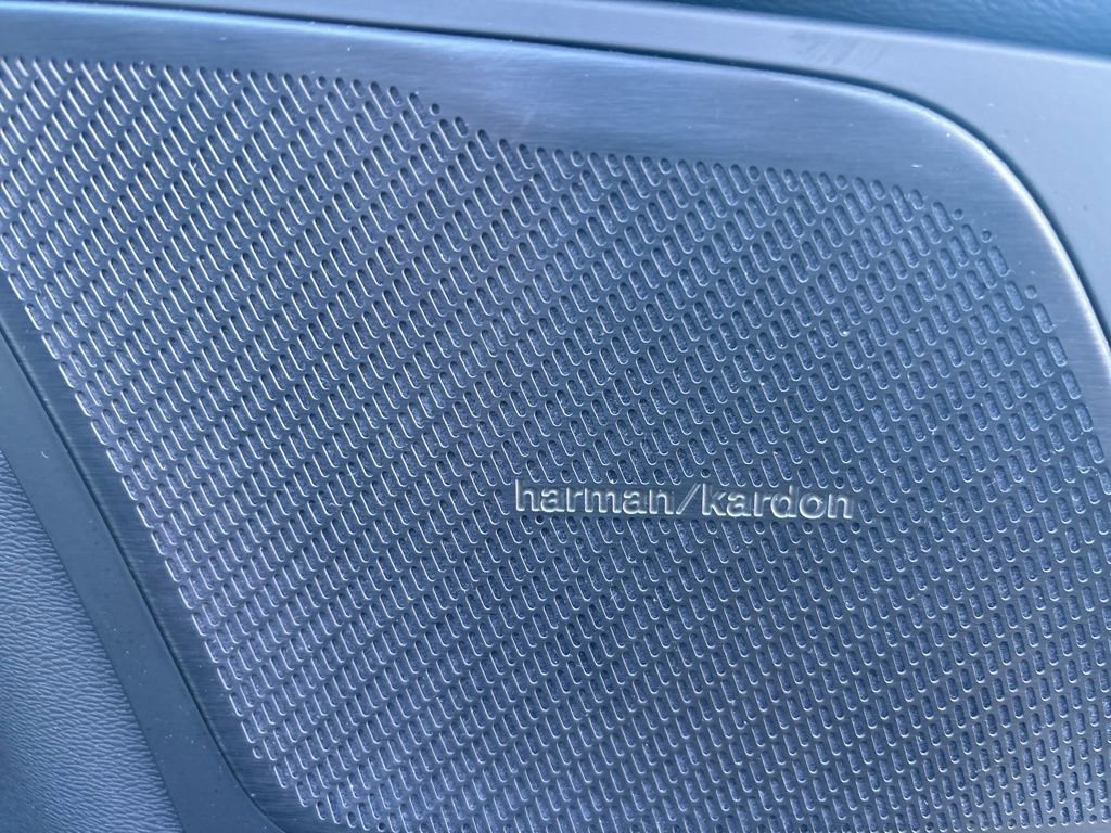 Certified 2024 Volvo XC60 T8 Ultimate w/ Protection Package Premier image 43