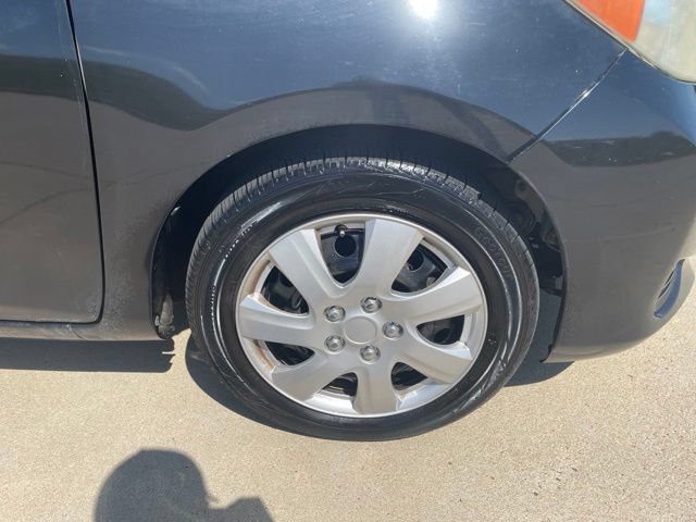 Used 2012 Toyota Yaris LE FWD image 2