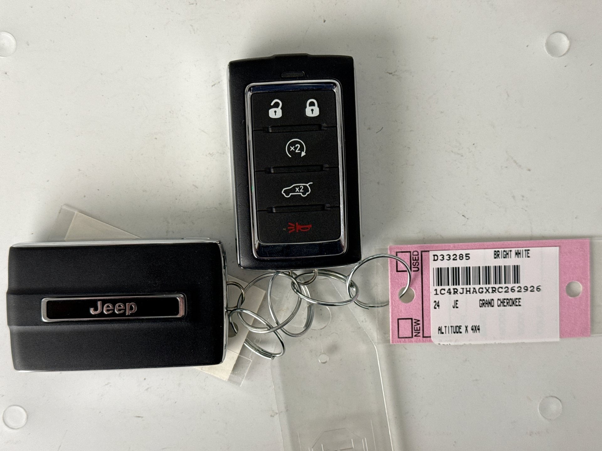 Used 2024 Jeep Grand Cherokee Altitude AWD/4WD image 21