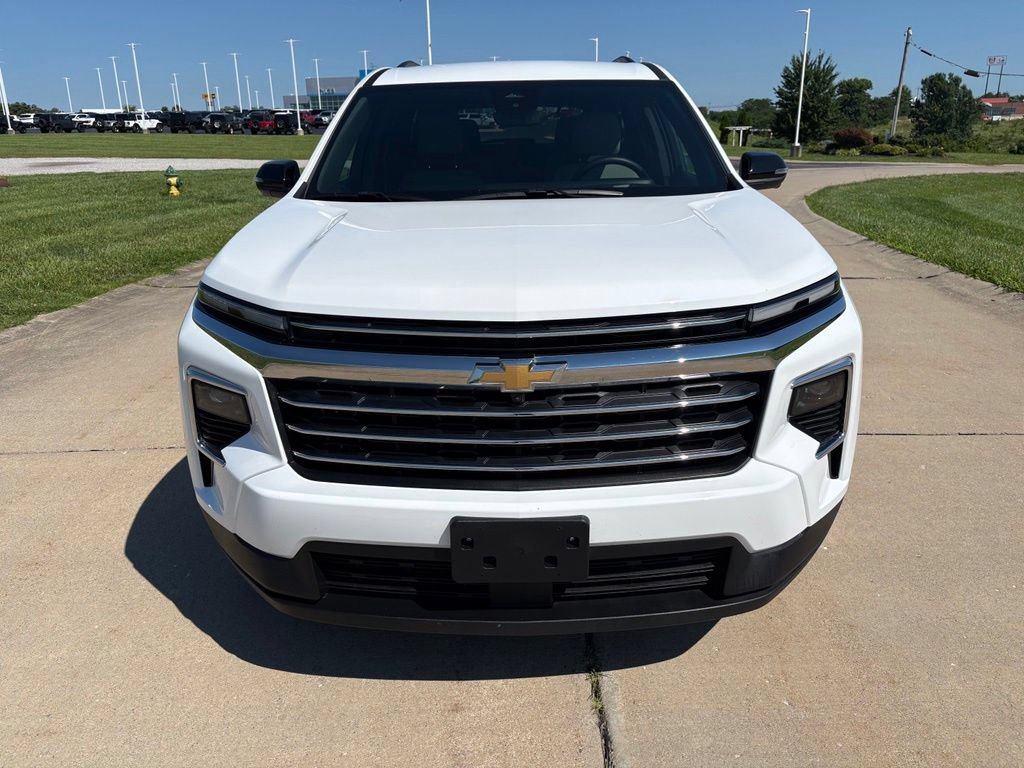Used 2026 Chevrolet Traverse LT w/ Driver Confidence Package AWD/4WD image 2