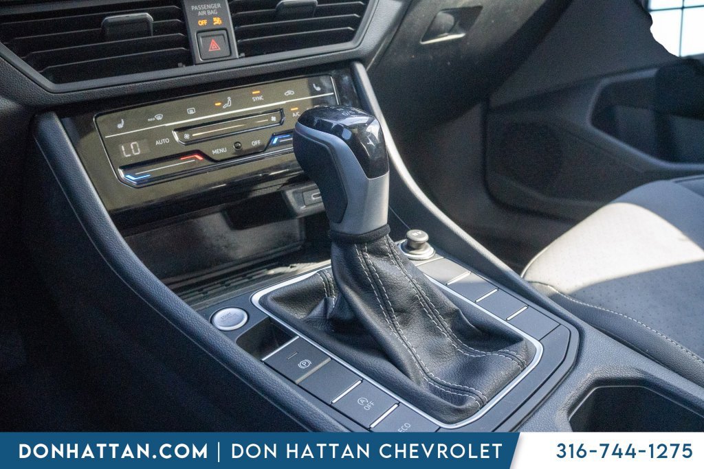 Used 2025 Volkswagen Jetta SE FWD image 10