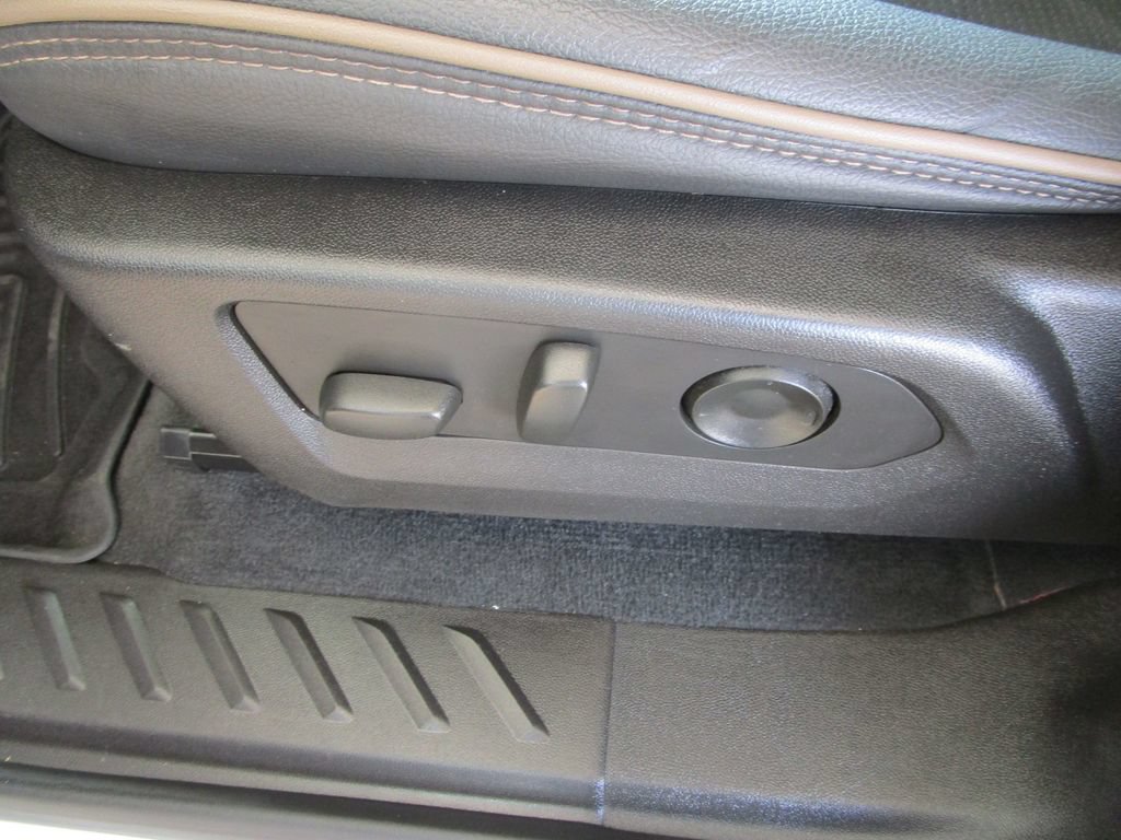 Used 2024 GMC Canyon Denali AWD/4WD image 33