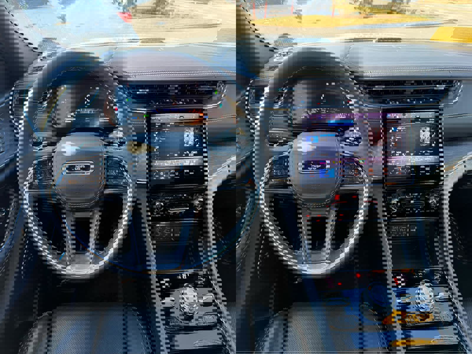 Used 2024 Jeep Grand Cherokee Overland w/ Luxury Tech Group IV image 14