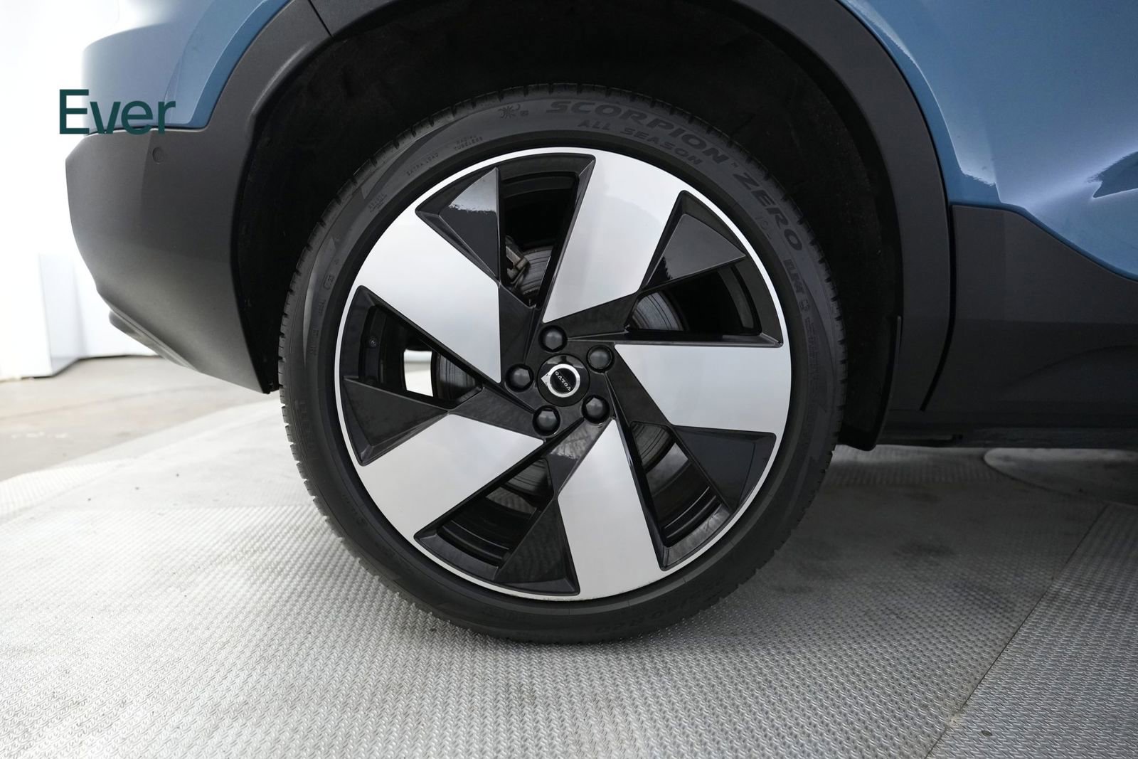 Used 2023 Volvo XC40 Recharge Ultimate w/ Protection Package Premier image 27