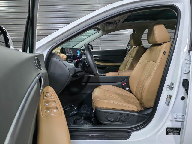 Used 2025 Hyundai Sonata Limited FWD image 14