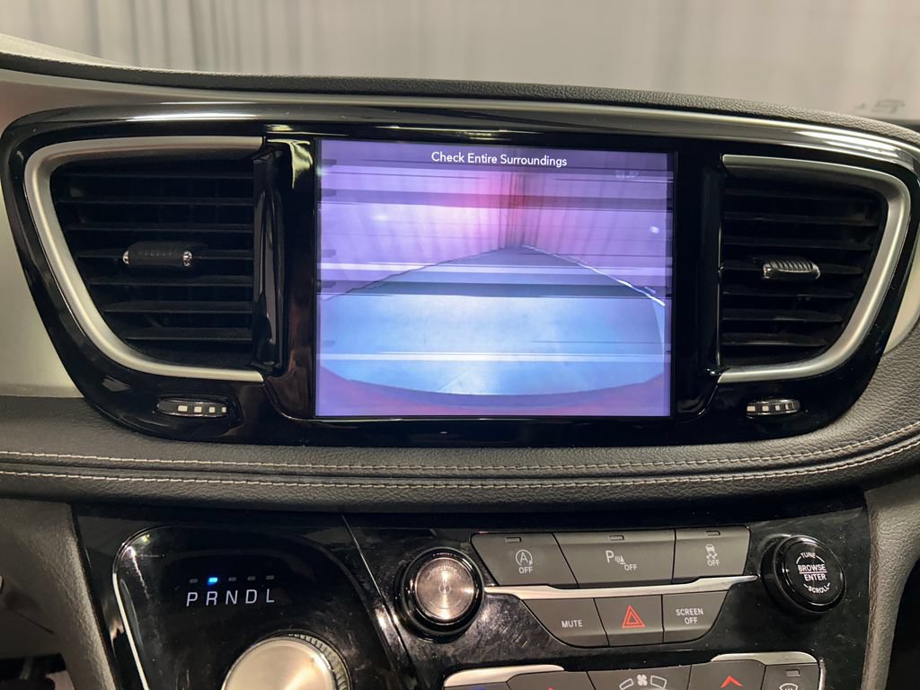 Used 2019 Chrysler Pacifica Limited w/ S Appearance Package FWD image 18
