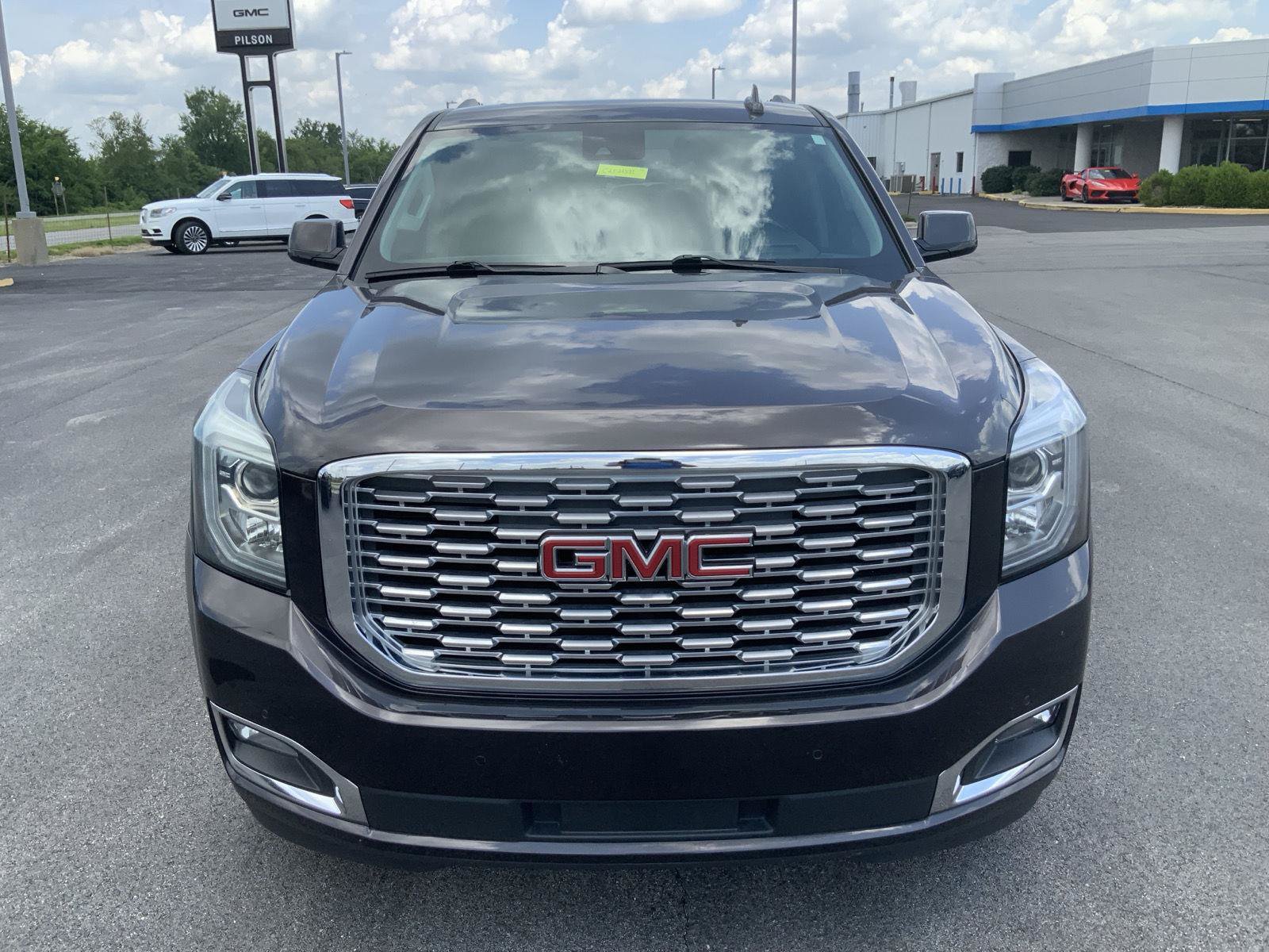 Used 2018 GMC Yukon XL Denali w/ Denali Ultimate Package AWD/4WD image 3