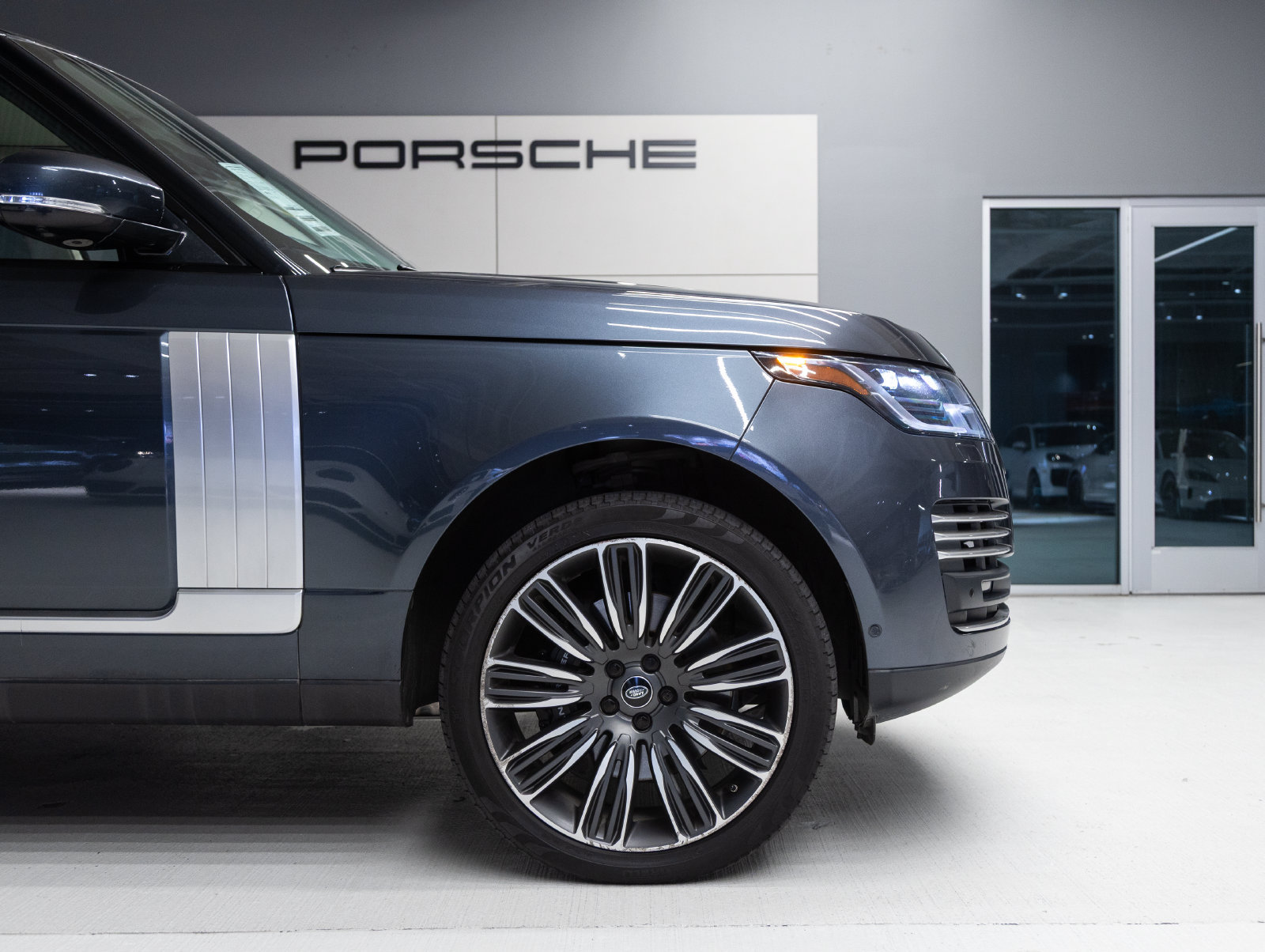 Used 2021 Land Rover Range Rover Autobiography AWD/4WD image 11