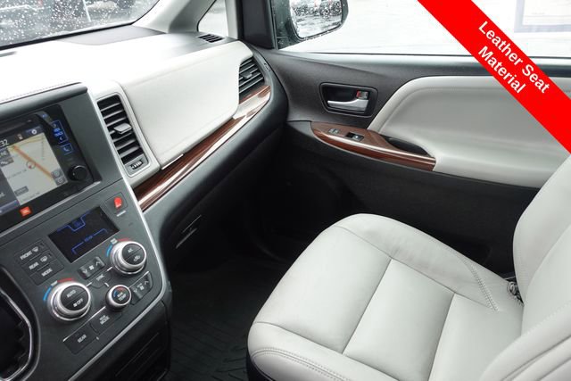 Used 2017 Toyota Sienna Limited Premium FWD image 21