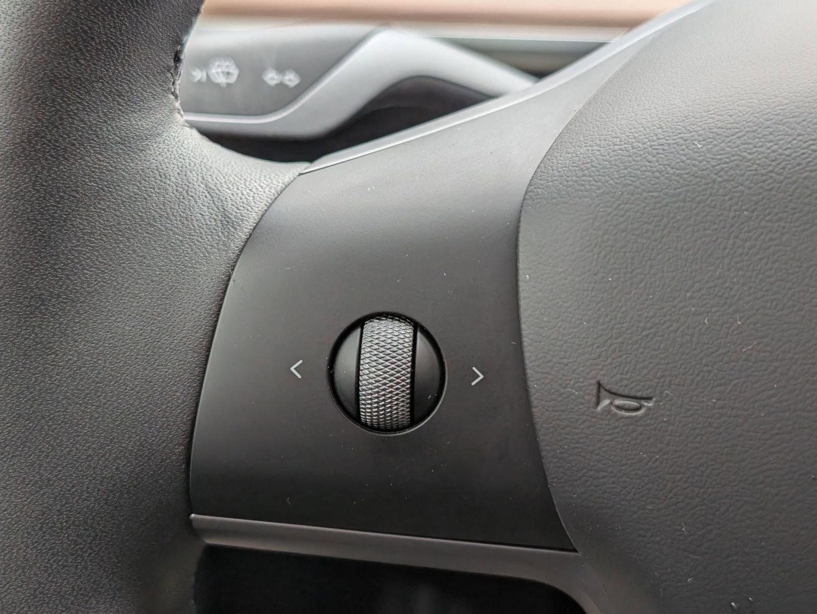 Used 2025 Tesla Model Y Long Range image 18