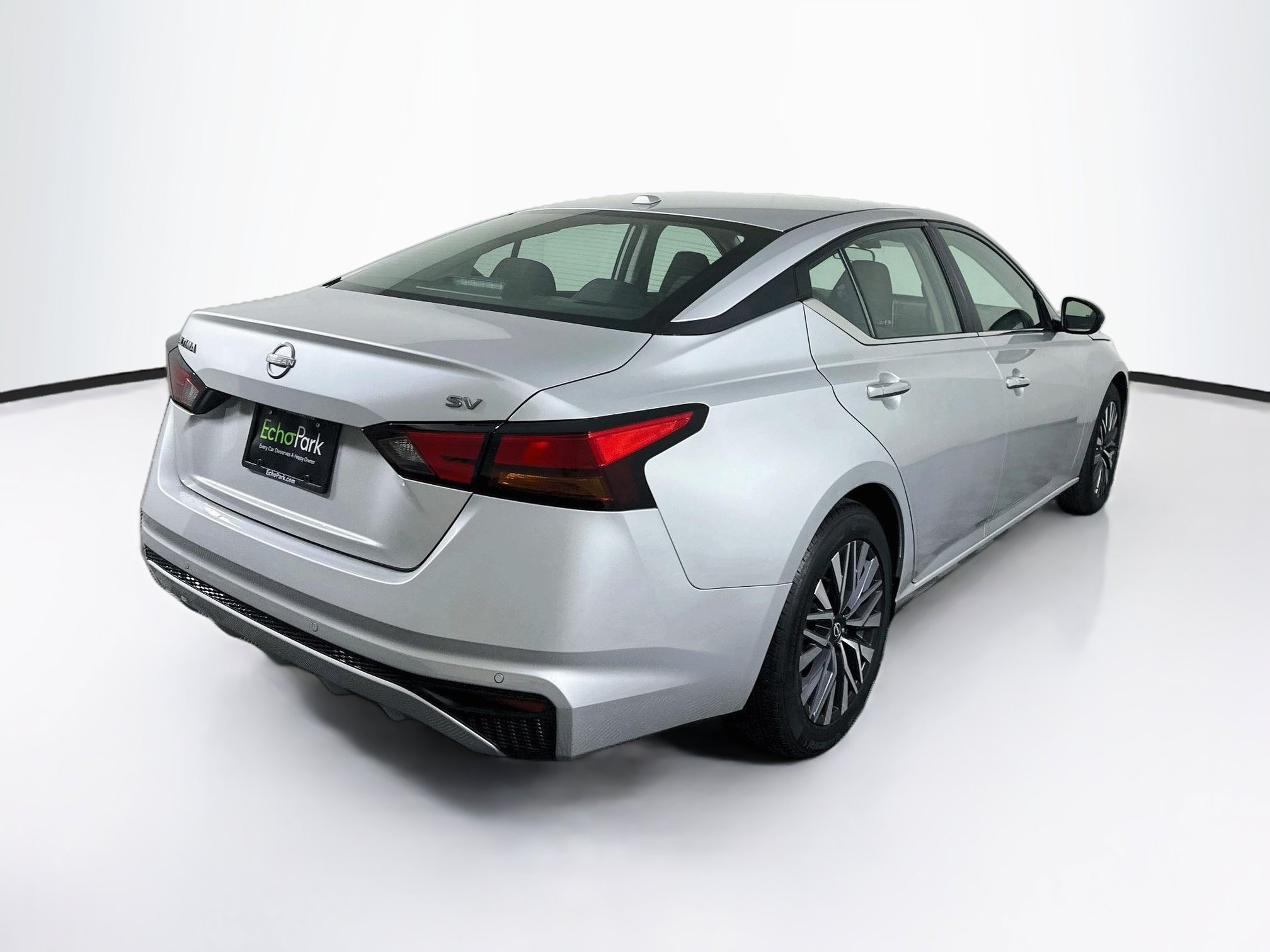 Used 2024 Nissan Altima 2.5 SV FWD image 9
