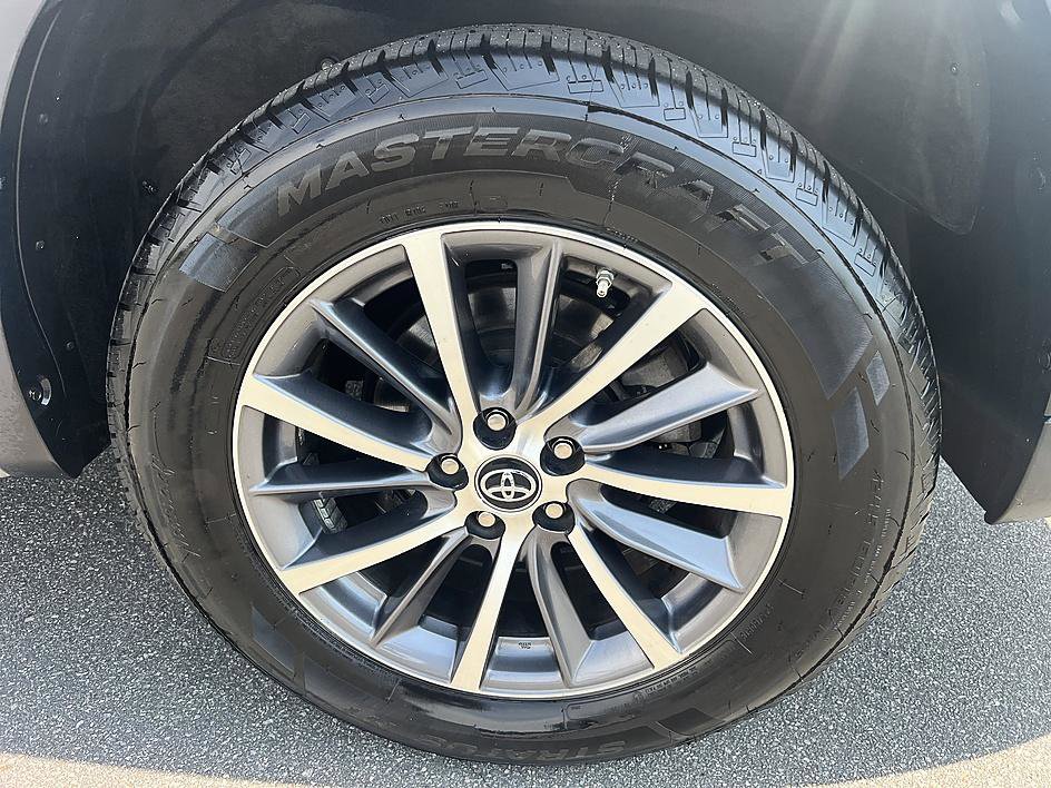 Used 2018 Toyota Highlander XLE FWD image 10