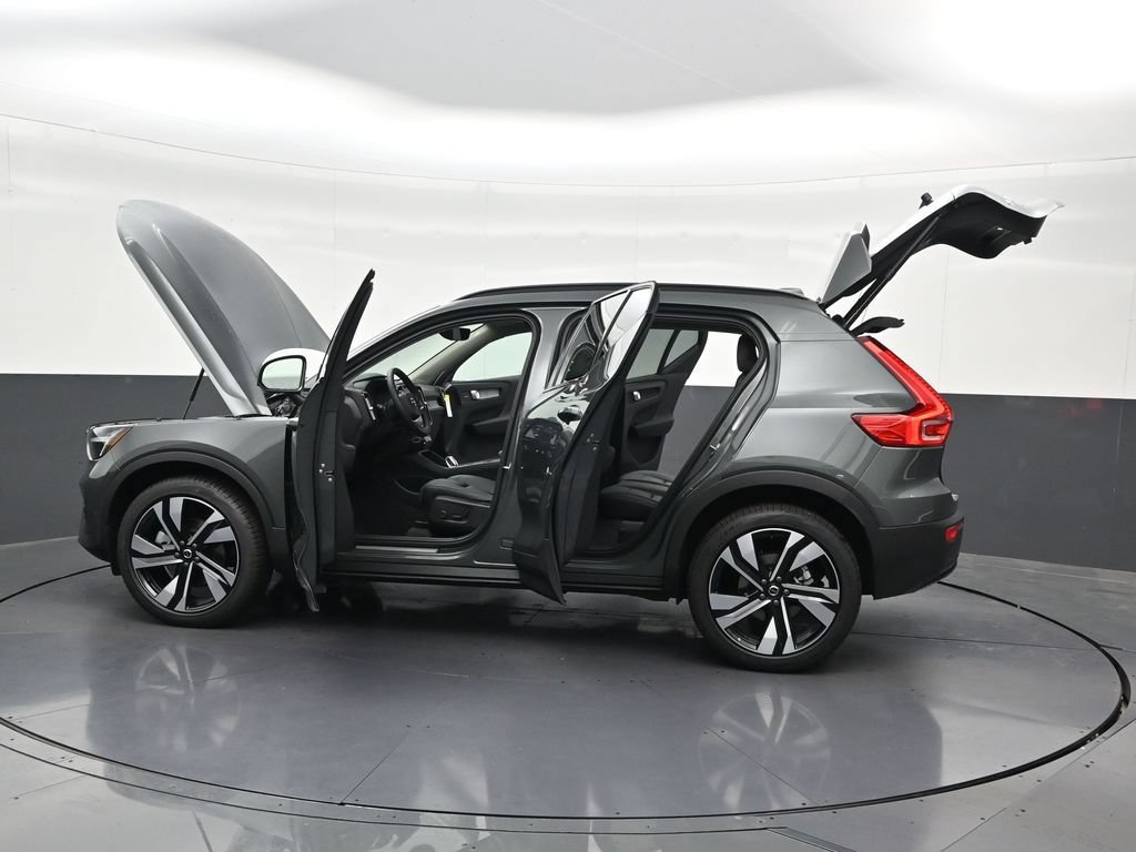 New 2026 Volvo XC40 B5 Plus AWD/4WD image 31