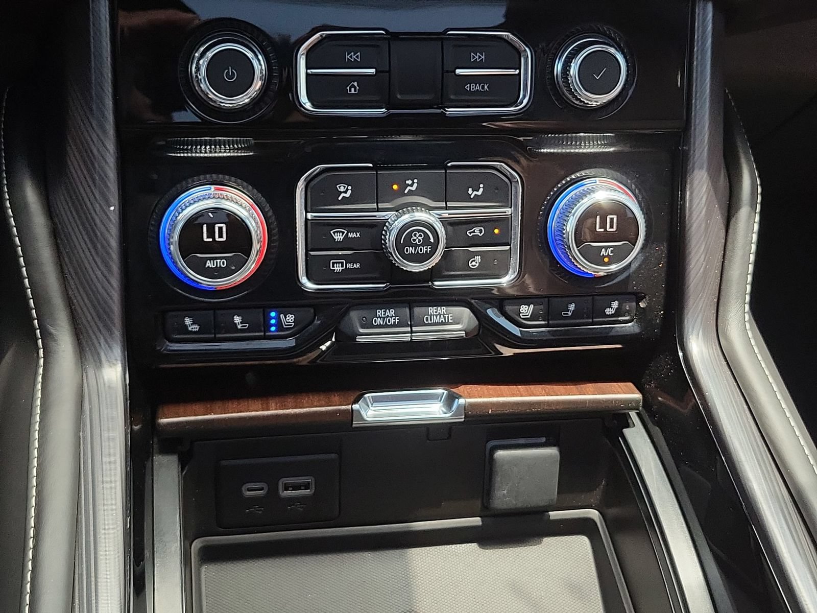 Used 2024 GMC Yukon Denali Ultimate AWD/4WD image 35