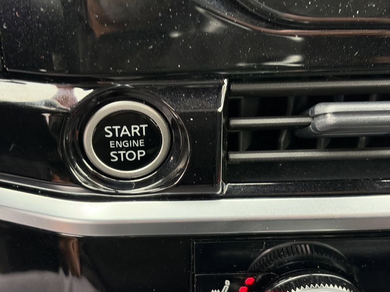 Certified 2024 Nissan Pathfinder SV image 15