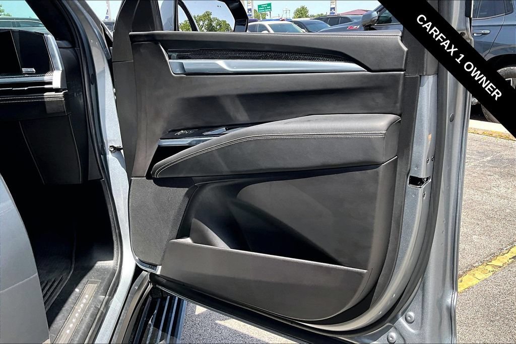 Used 2025 Cadillac Escalade V AWD/4WD image 29