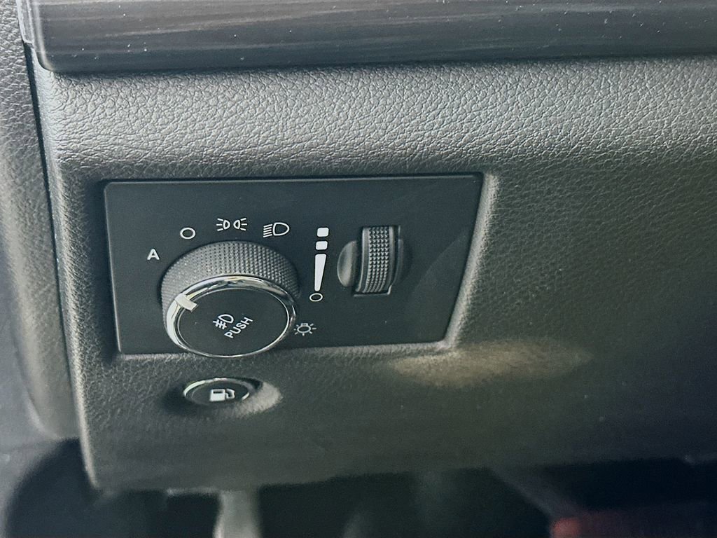 Certified 2021 Jeep Grand Cherokee Laredo image 15