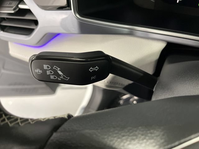 Used 2025 Volkswagen Taos SEL AWD/4WD image 18