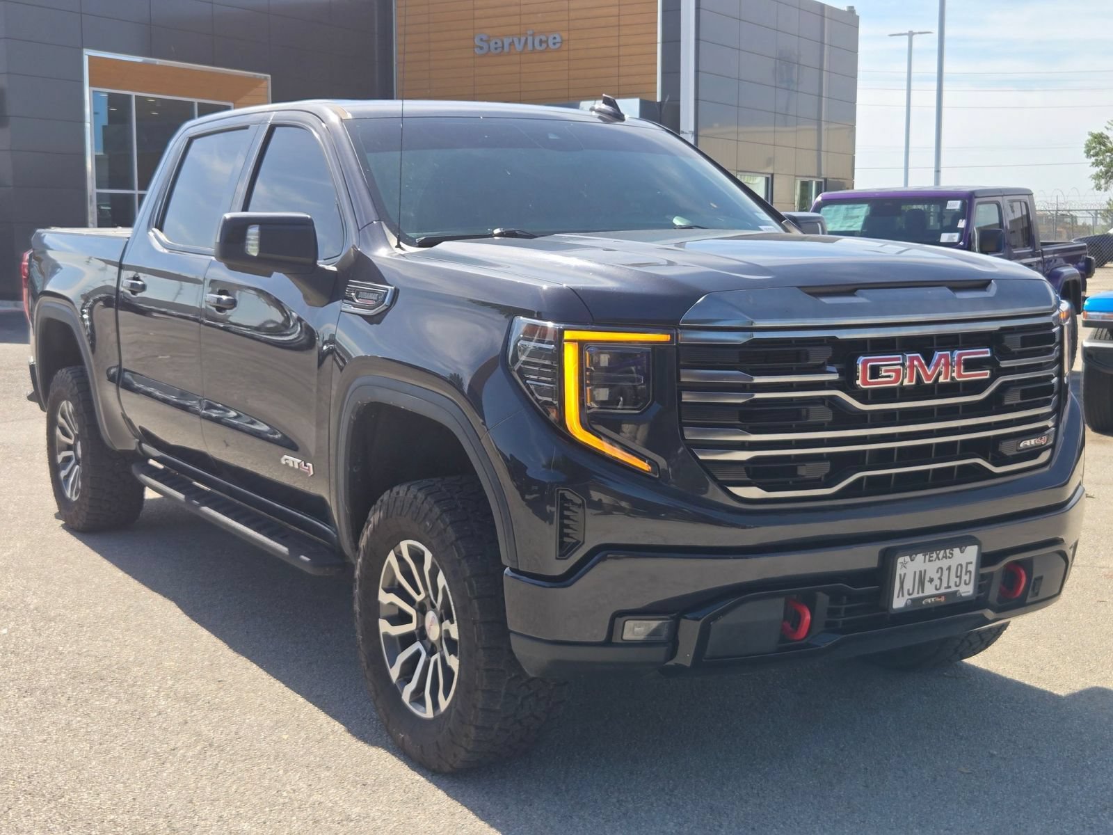 Used 2022 GMC Sierra 1500 AT4 w/ AT4 Preferred Package AWD/4WD image 7