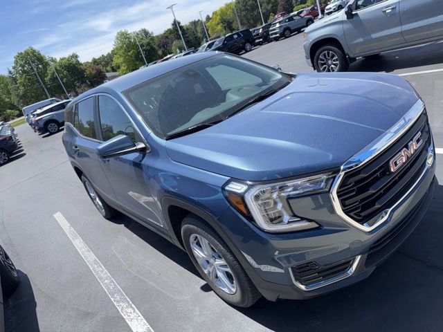 Used 2024 GMC Terrain SLE AWD/4WD image 4
