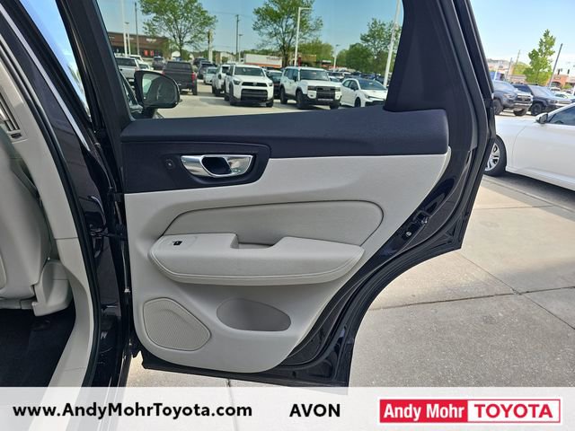 Used 2022 Volvo XC60 B5 Momentum w/ Climate Package AWD/4WD image 34