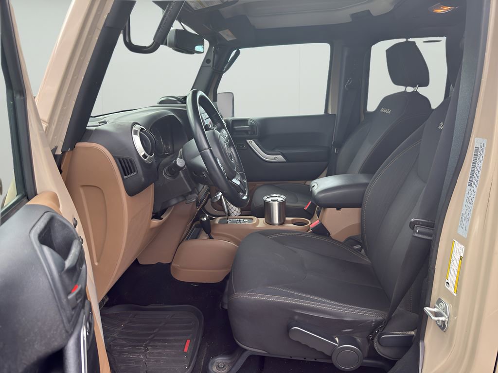 Used 2016 Jeep Wrangler Unlimited Sahara w/ Connectivity Group image 6