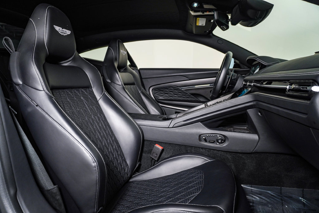 Used 2024 Aston Martin DB12 Coupe RWD image 18