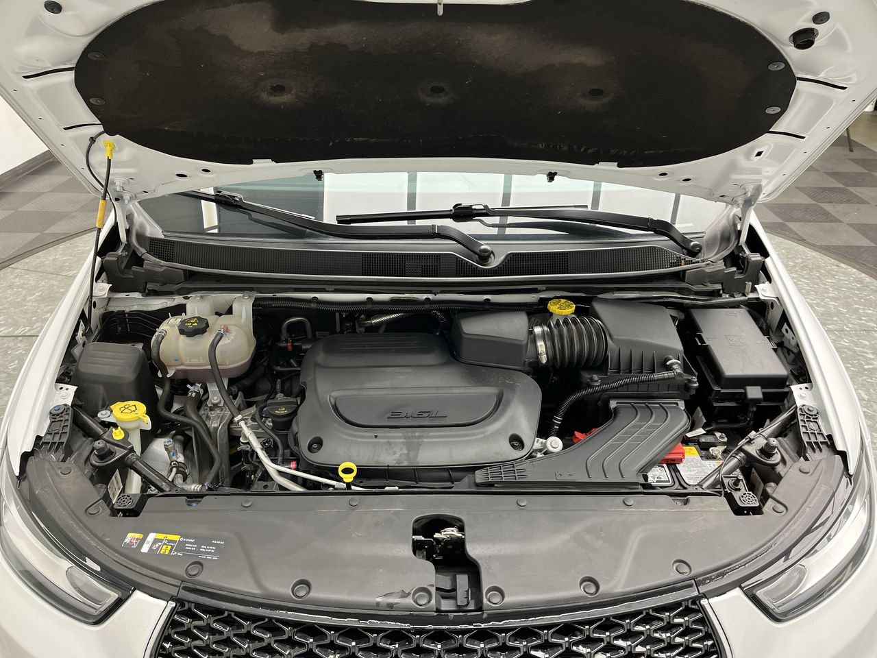 Used 2024 Chrysler Pacifica Touring-L FWD image 28