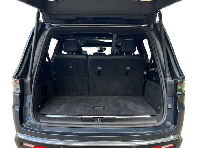 Used 2023 Jeep Grand Wagoneer Series III AWD/4WD image 18