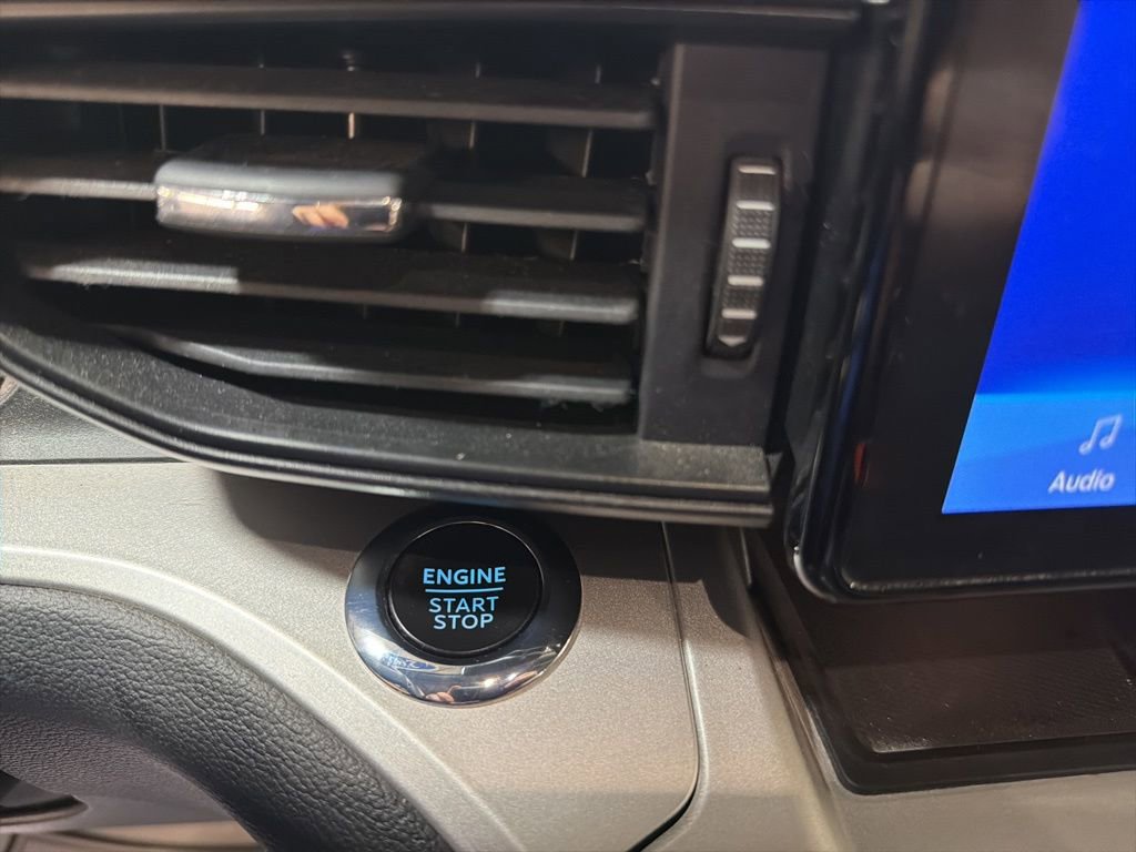 Used 2022 Ford Explorer XLT image 31