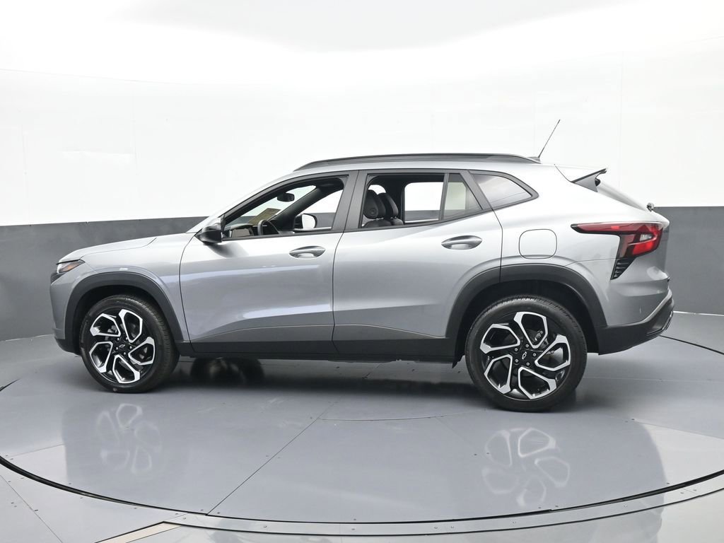 Used 2025 Chevrolet Trax RS w/ Driver Confidence Package image 3