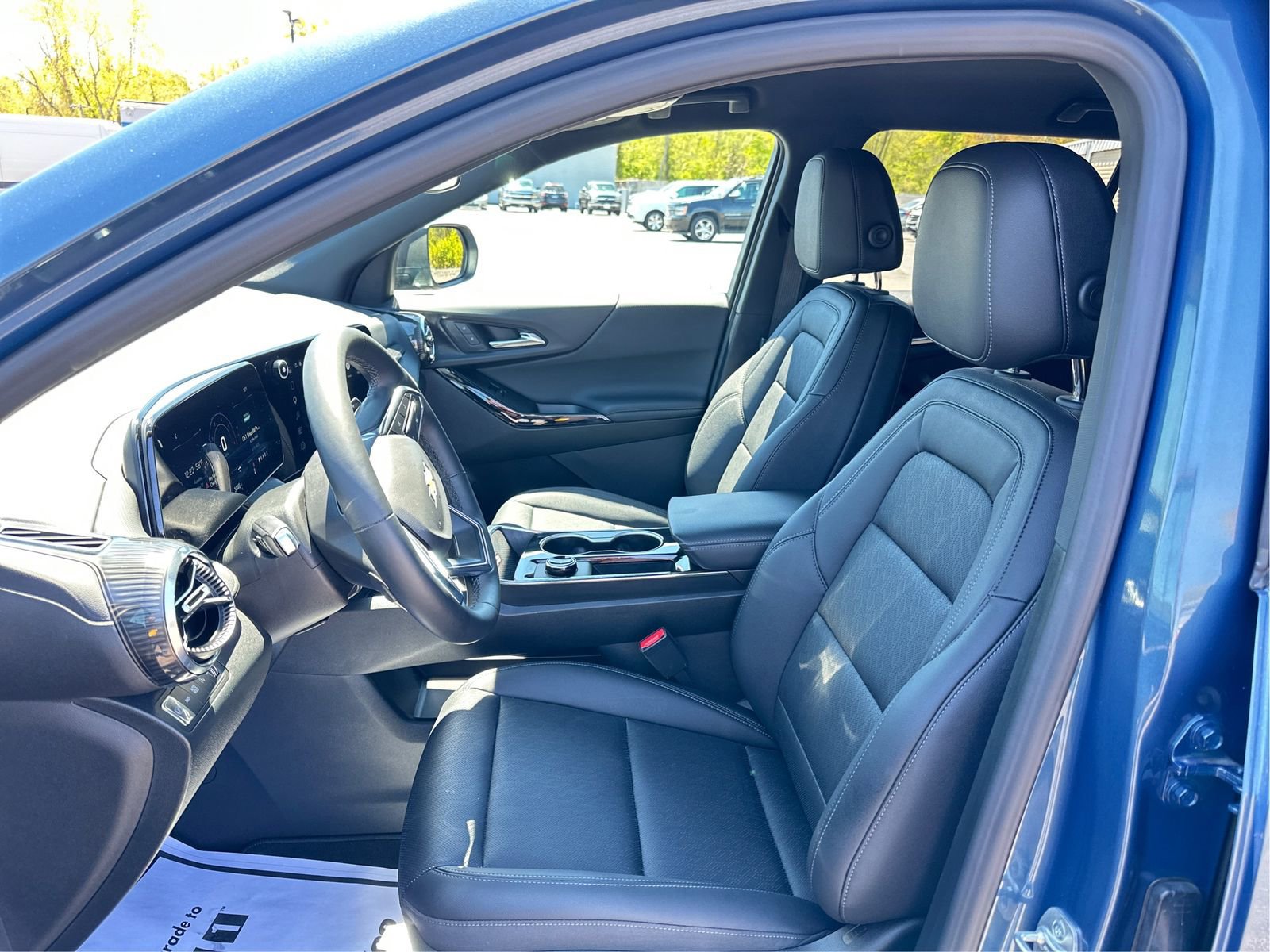 New 2026 Chevrolet Equinox LT w/ Convenience Package II AWD/4WD image 9