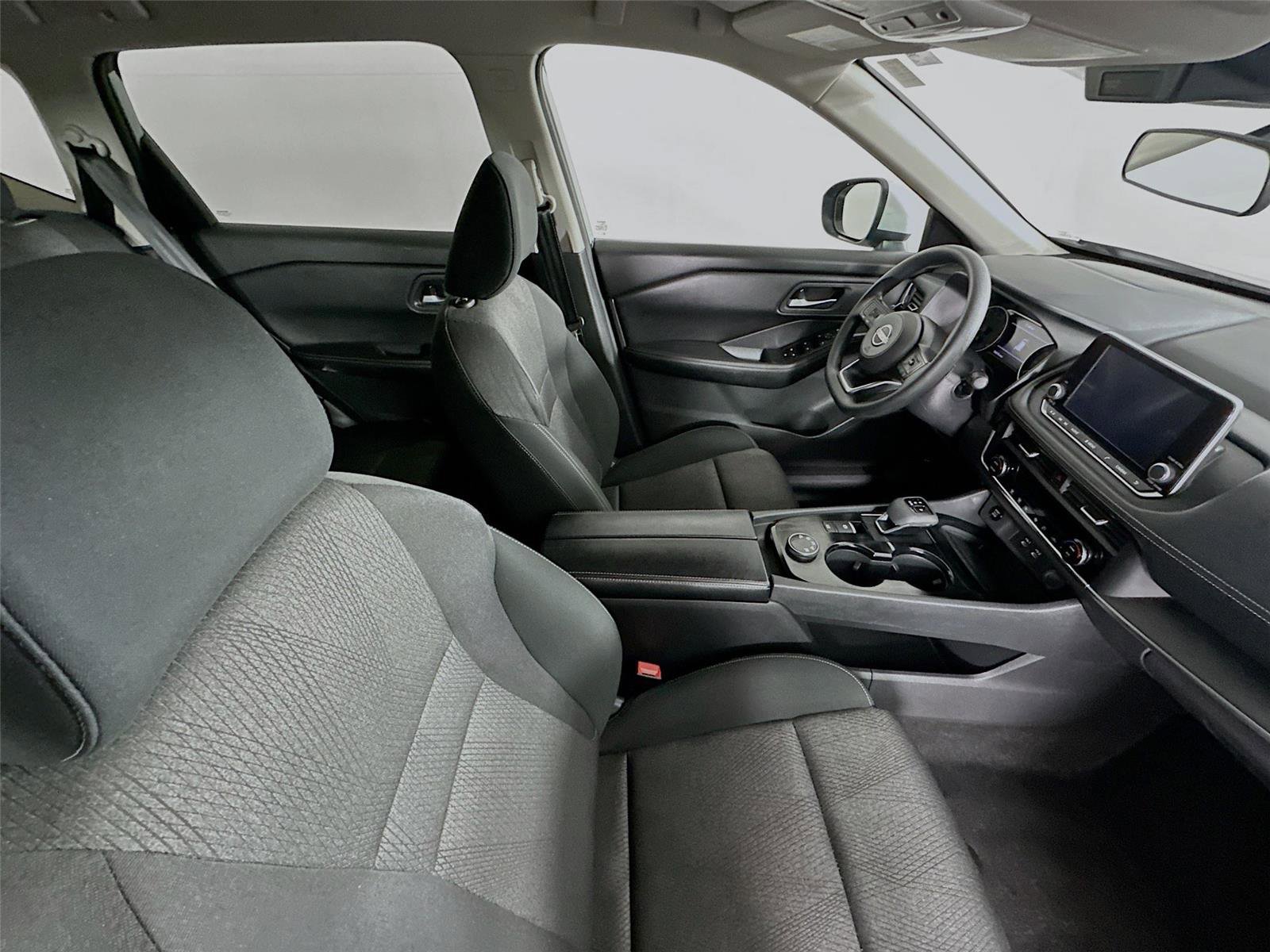 Used 2024 Nissan Rogue SV image 25