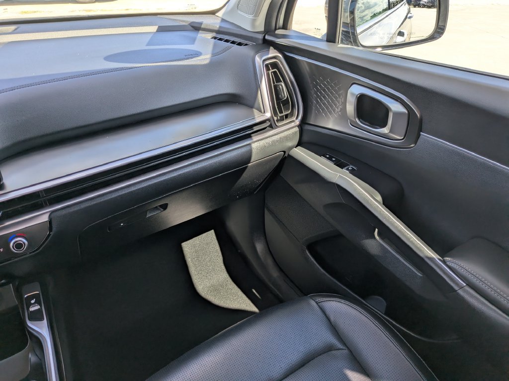 Certified 2025 Kia Sorento EX FWD image 19