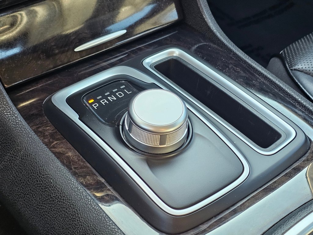 Used 2016 Chrysler 300 C image 11