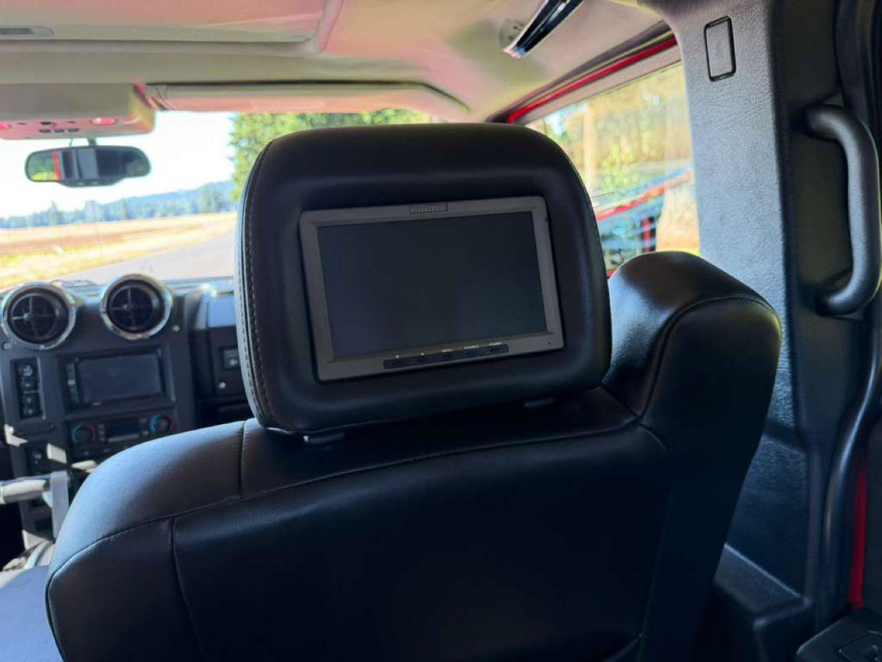 Used 2005 HUMMER H2 SUT w/ Preferred Equipment Group AWD/4WD image 27