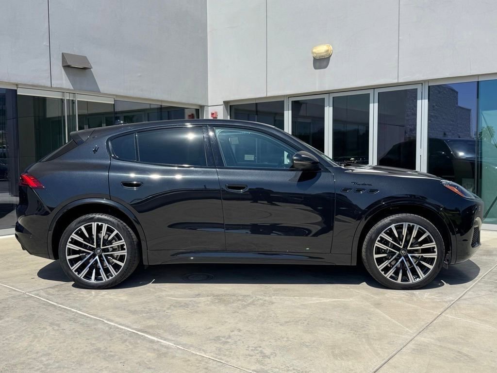Used 2025 Maserati Grecale Modena AWD/4WD image 3