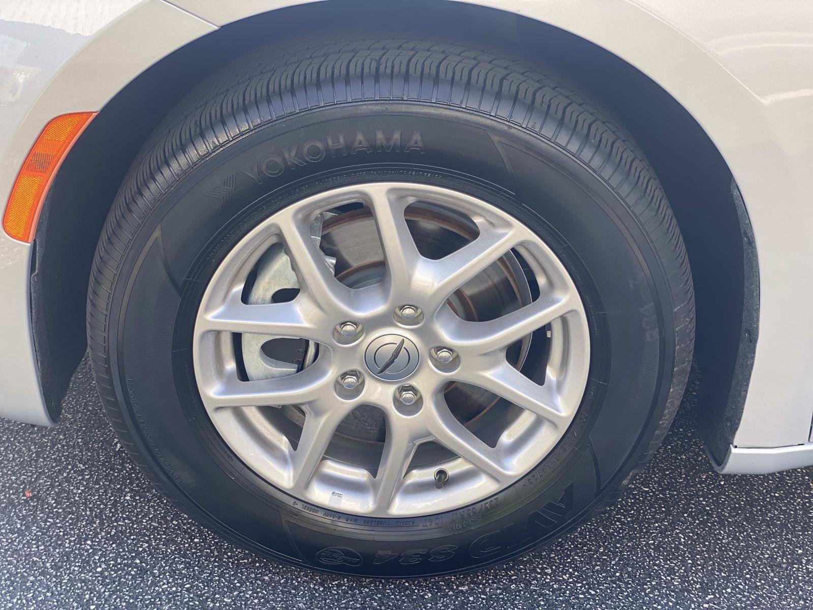 Certified 2024 Chrysler Pacifica Touring-L image 13