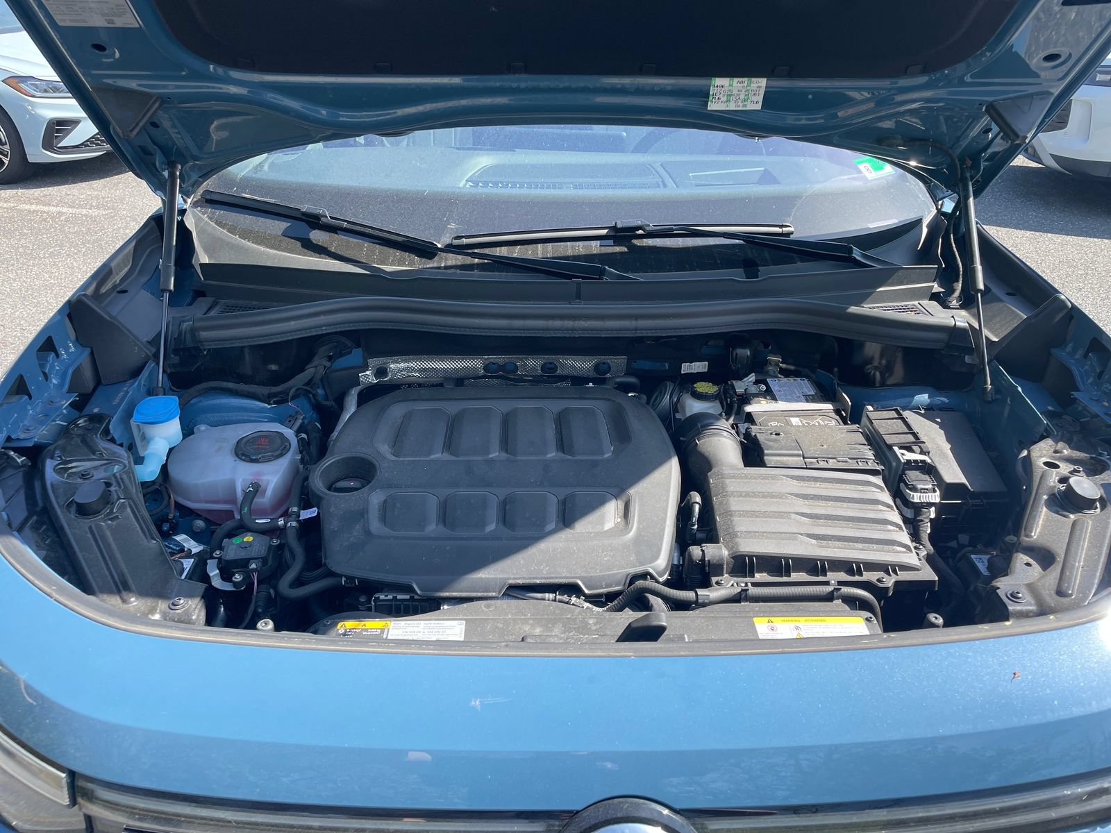 Certified 2025 Volkswagen Tiguan SEL R-Line AWD/4WD image 28