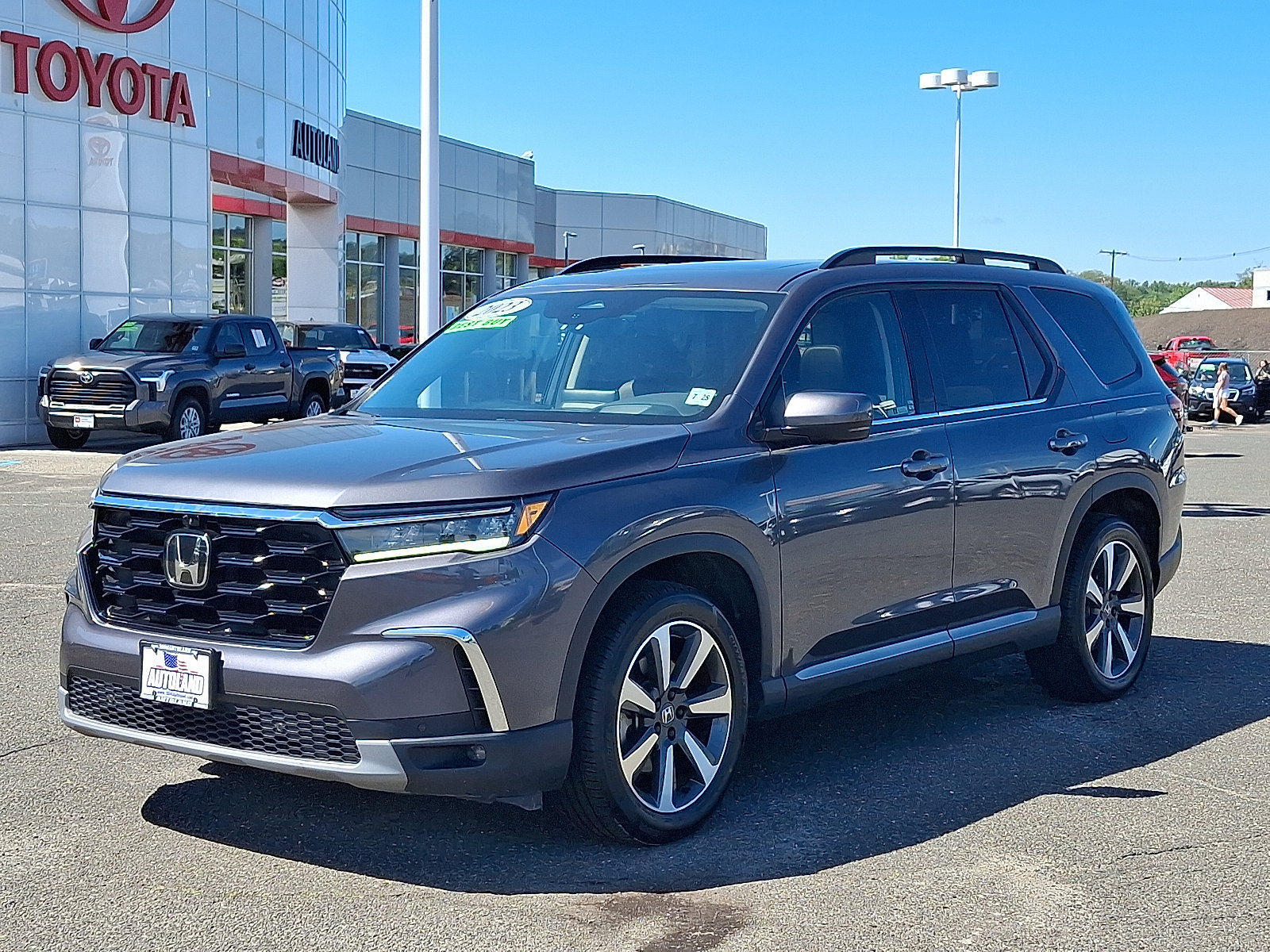 Used 2023 Honda Pilot Elite image 3