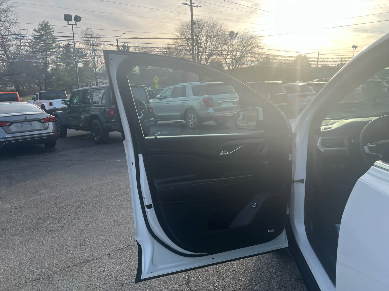 Used 2023 GMC Acadia SLT image 17