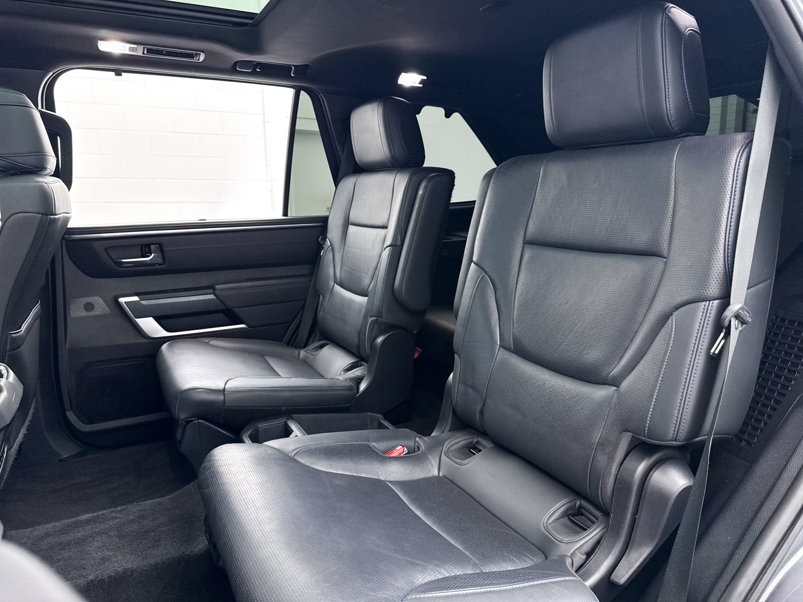 Used 2023 Toyota Sequoia Platinum AWD/4WD image 33