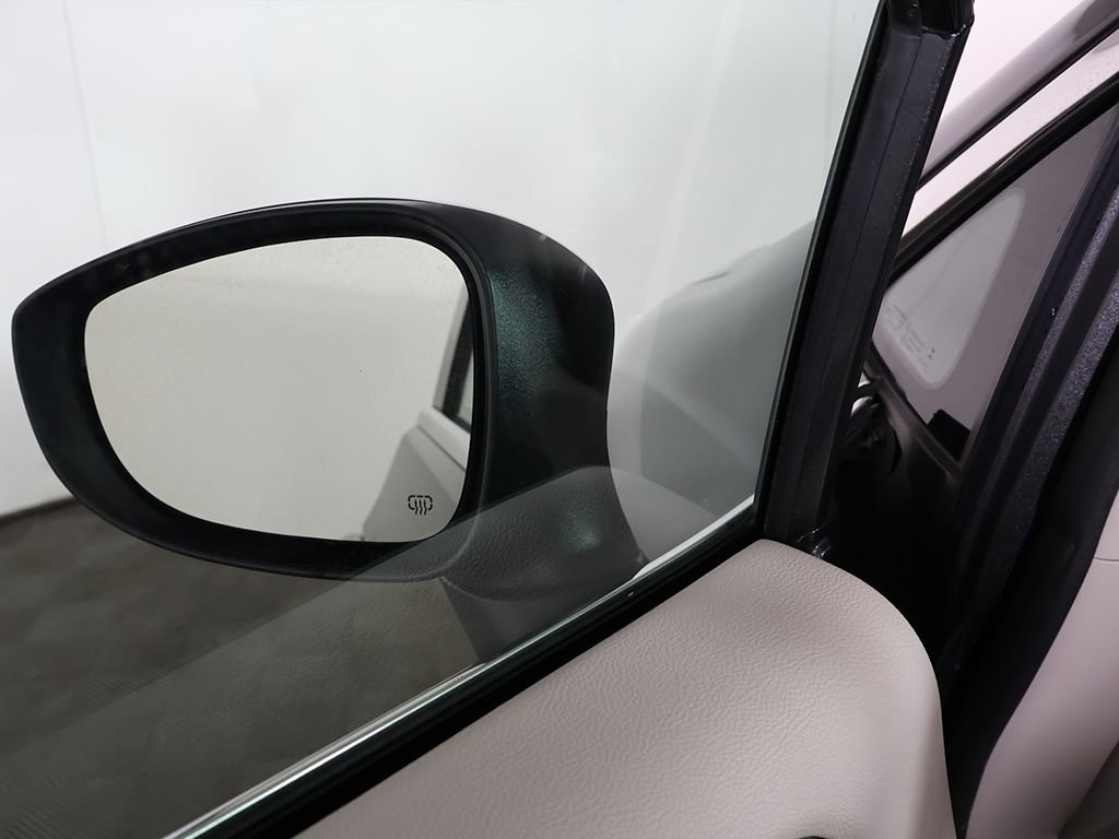 Used 2023 Chrysler Voyager LX FWD image 33