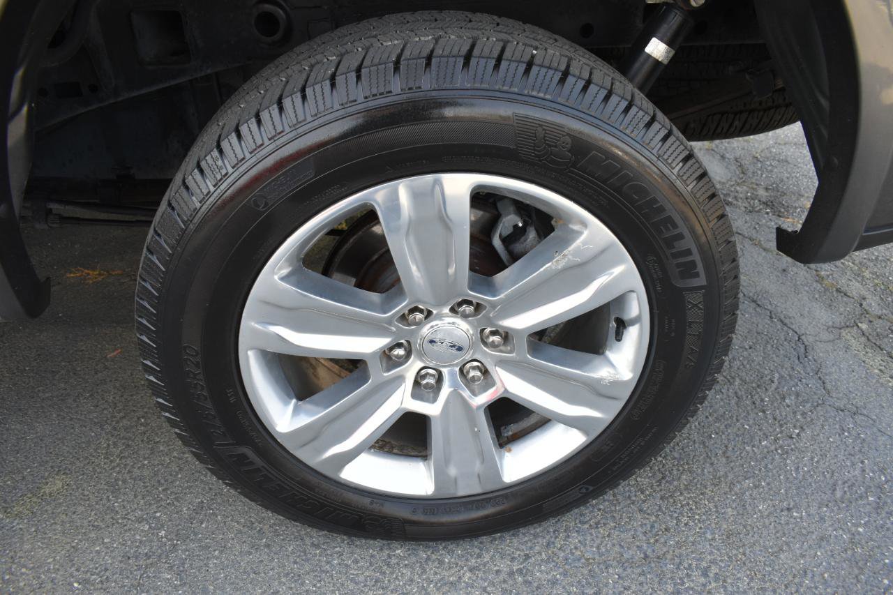 Used 2015 Ford F150 Platinum w/ Equipment Group 701A Luxury AWD/4WD image 32