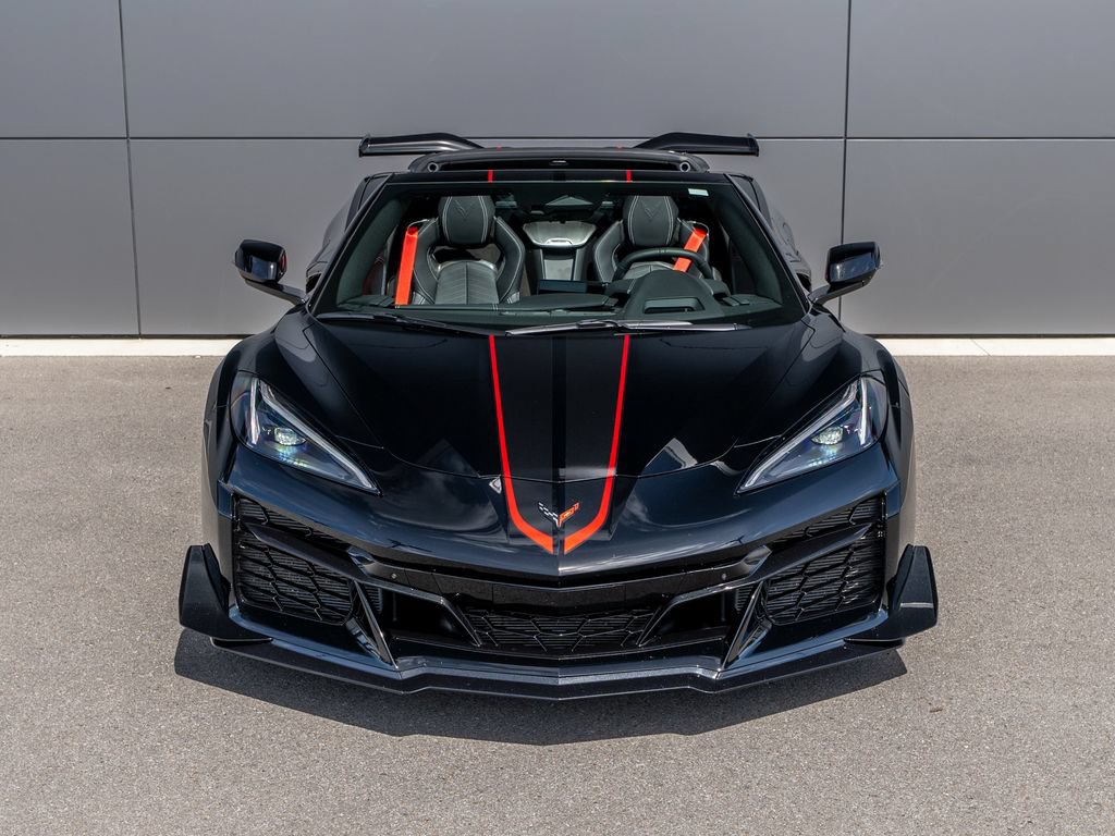 Used 2024 Chevrolet Corvette Z06 RWD image 3