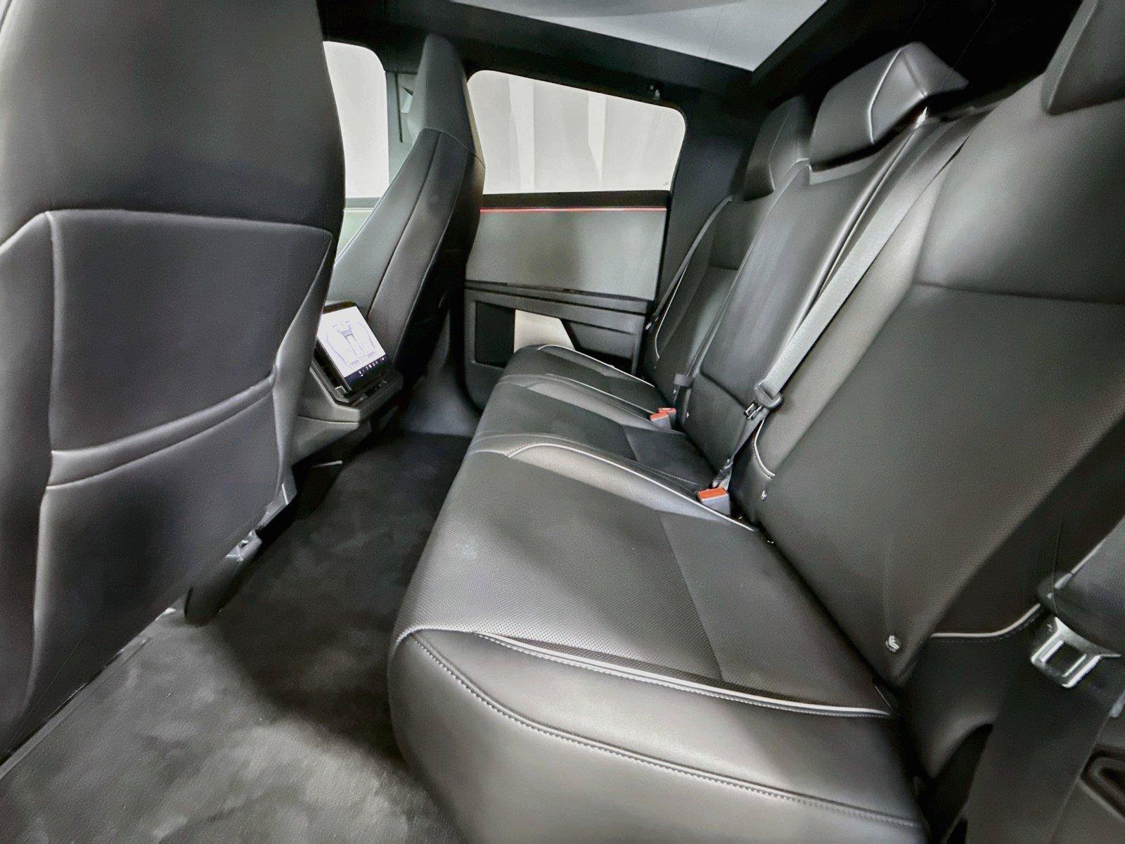 Used 2024 Tesla Cybertruck AWD Crew Cab image 12