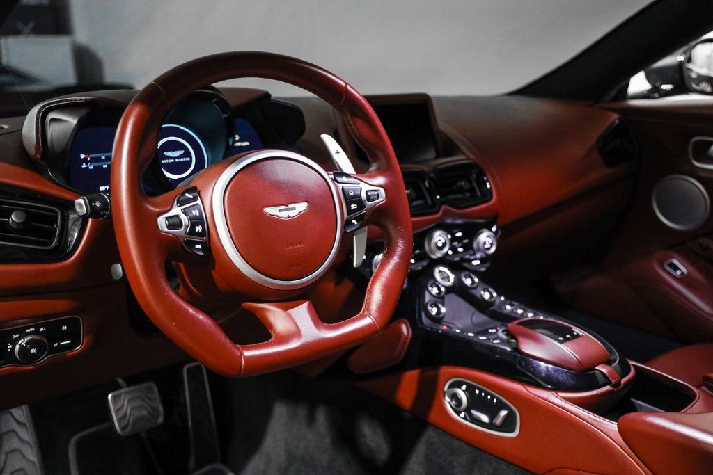 Used 2020 Aston Martin V8 Vantage Coupe image 34