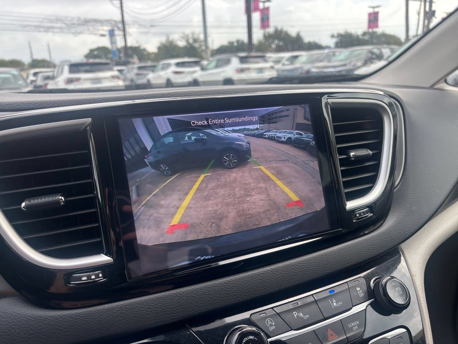 Used 2024 Chrysler Pacifica Touring-L FWD image 25
